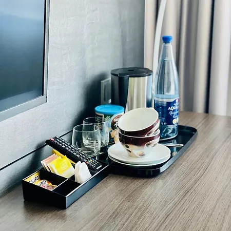 4* Boutique Zimmer Am Hafen + Oepnv & Tg アパート デュッセルドルフ