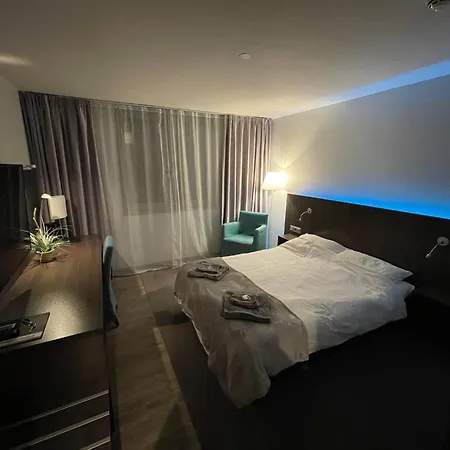 4* Boutique Zimmer Am Hafen + Oepnv & Tg Düsseldorf