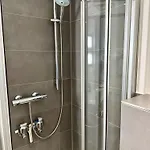 4* Boutique Zimmer Am Hafen + Oepnv & Tg * 뒤셀도르프