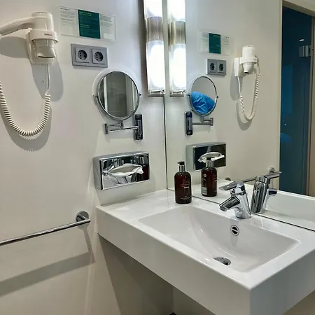 Apartament 4* Boutique Zimmer Am Hafen + Oepnv & Tg Düsseldorf